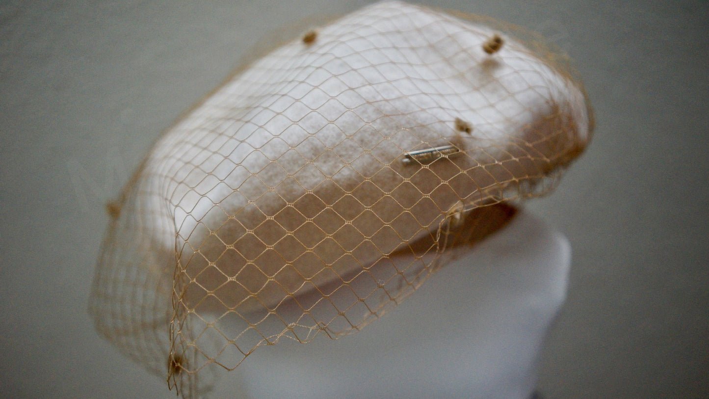 Women's mysterious Beret with Veil