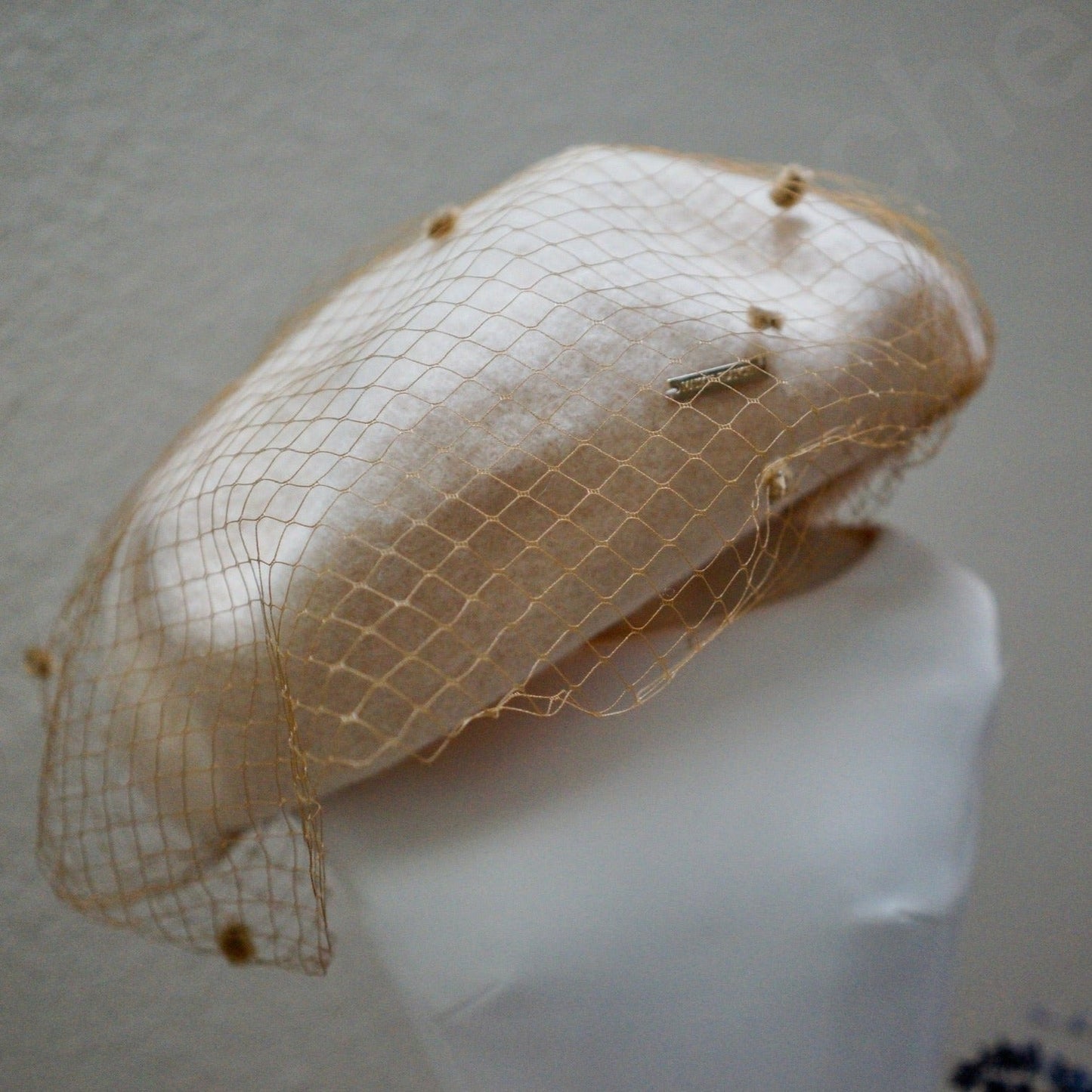 Women's mysterious Beret with Veil