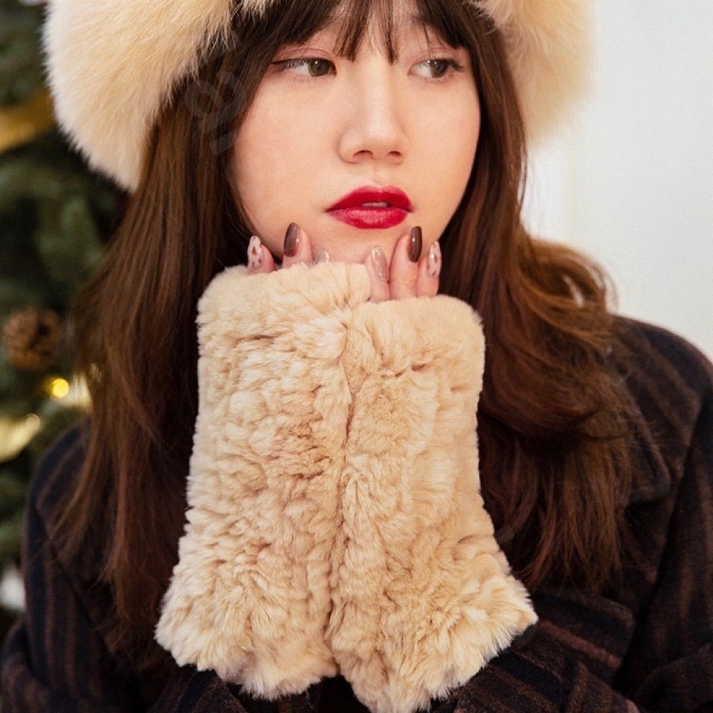 Chic and Cozy: Rabbit Fur Half-Finger Knit Gloves for Cold Weather