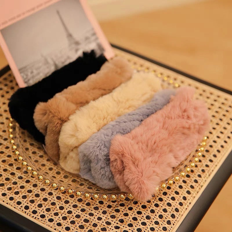 Chic and Cozy: Rabbit Fur Half-Finger Knit Gloves for Cold Weather